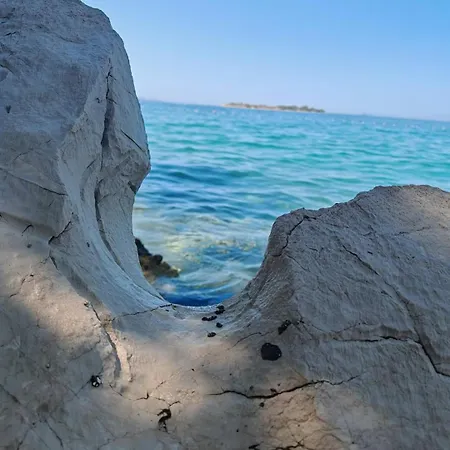 Διαμέρισμα Logorun Stone House 10 M From The Sea