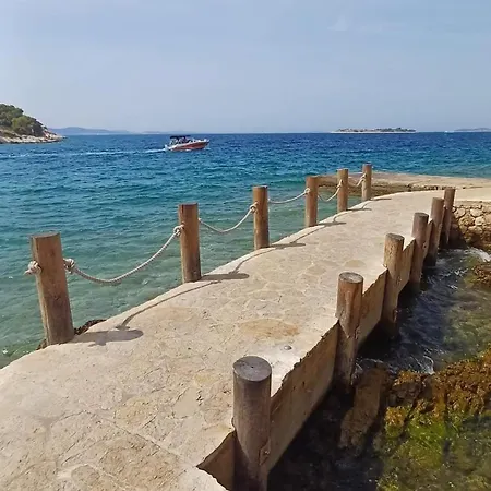 Logorun Stone House 10 M From The Sea Apartman *