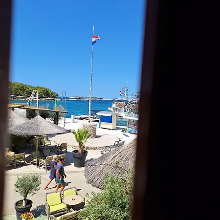 Apartman Logorun Stone House 10 M From The Sea *