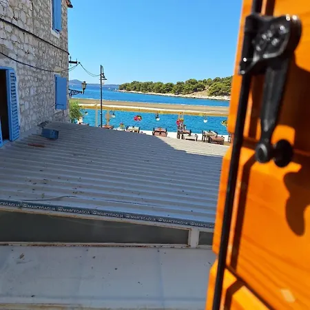 Logorun Stone House 10 M From The Sea Apartment Tribalj