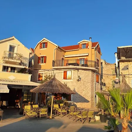 Apartman Logorun Stone House 10 M From The Sea *
