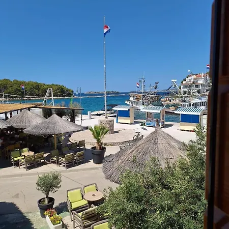 Logorun Stone House 10 M From The Sea Apartman