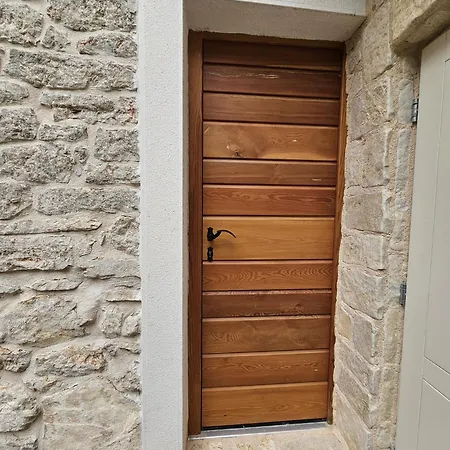 Logorun Stone House 10 M From The Sea Tribalj