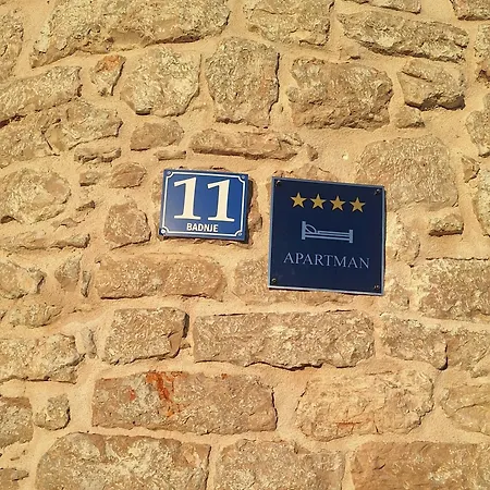 Logorun Stone House 10 M From The Sea Apartman *
