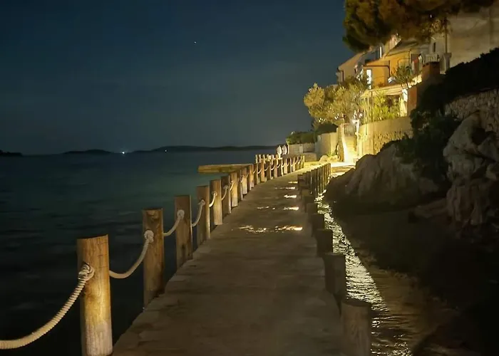 Logorun Stone House 10 M From The Sea Apartament