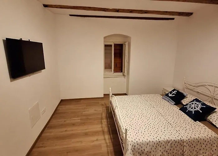 Logorun Stone House 10 M From The Sea