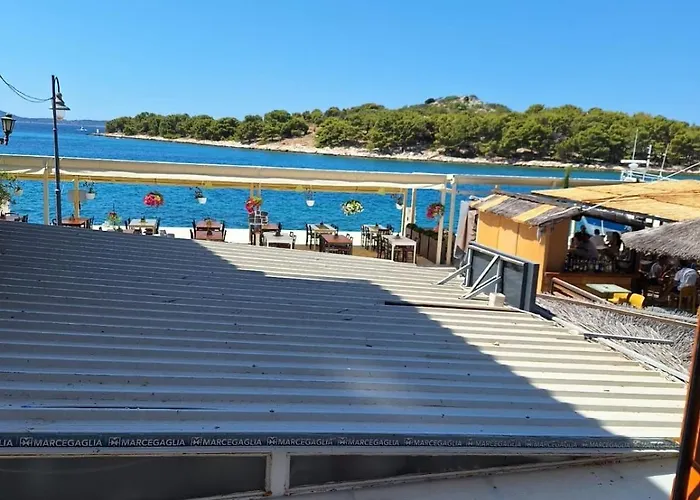 Logorun Stone House 10 M From The Sea *