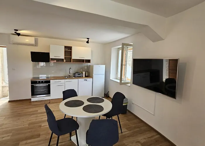 Logorun Stone House 10 M From The Sea Appartement